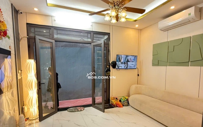 Bán nhà Lĩnh Nam – Hoàng Mai – Hà Nội – 32m2 – Mặt tiền 5m – 5 tầng – 3 ngủ - chào 6,8 tỷ.