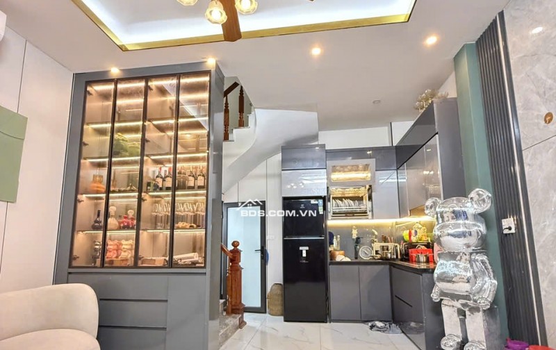 Bán nhà Lĩnh Nam – Hoàng Mai – Hà Nội – 32m2 – Mặt tiền 5m – 5 tầng – 3 ngủ - chào 6,8 tỷ.