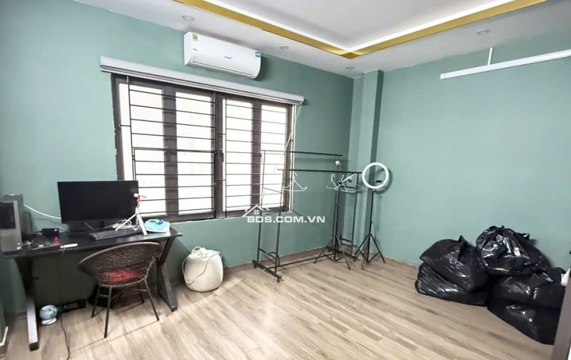 Bán nhà Lĩnh Nam – Hoàng Mai – Hà Nội – 32m2 – Mặt tiền 5m – 5 tầng – 3 ngủ - chào 6,8 tỷ.