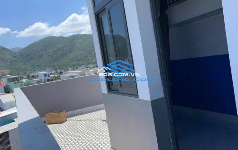 BÁN GẤP! NHÀ PHỐ 4 TẦNG 13 PHÒNG KINH DOANH, ĐANG HỢP ĐỒNG THUÊ DÒNG TIỀN ỔN ĐỊNH – VĨNH TRƯỜNG, NHA TRANG