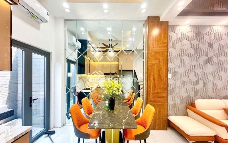 Bán nhà Full nội thất 3 lầu hẻm xe hơi 1806 Huỳnh Tấn Phát, NB. Giá 6,8 tỷ