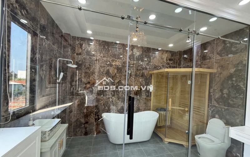 Siêu Phảm có thang máy vừa hoàn thiện đường số Phạm Hữu Lầu, Quận 7, Dt 5x18m. Giá 18,6 tỷ