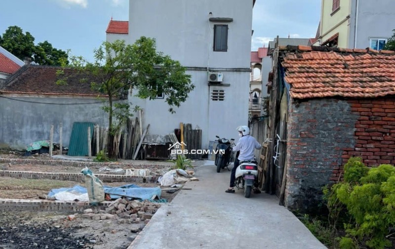 Tài chính nhỉnh 1 tỷ có ngay 50m ngay cạnh hồ ở Đại Đồng. Lh 0362554684