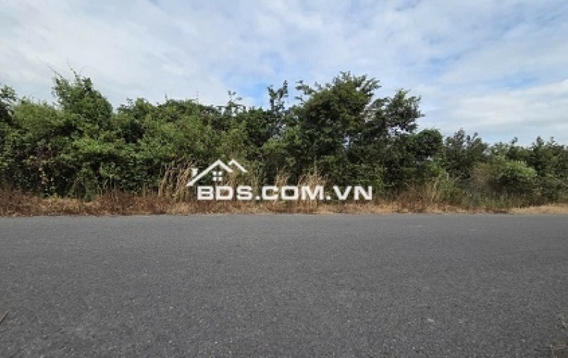 Chính chủ cần bán lô đất phía sau đường Phạm Văn Cội, đường sát vách tường khu trại giam T30