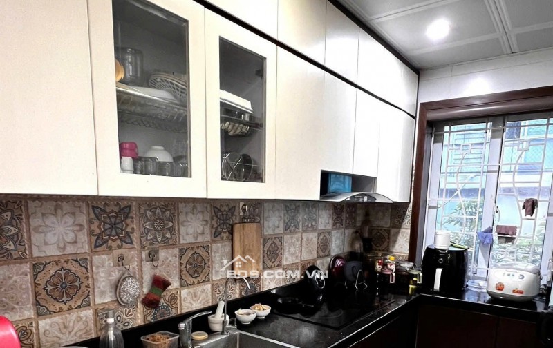 Bán tập thể Thái Thịnh mặt phố , tầng thấp , diện tích rộng – 4.8 tỷ