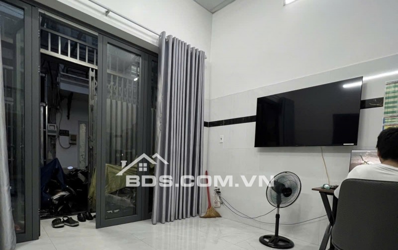 Nhà đẹp HXH vuông vức, 4x13m đường Nguyễn Hữu Tiến, cách nhà ga T3 chỉ 1km