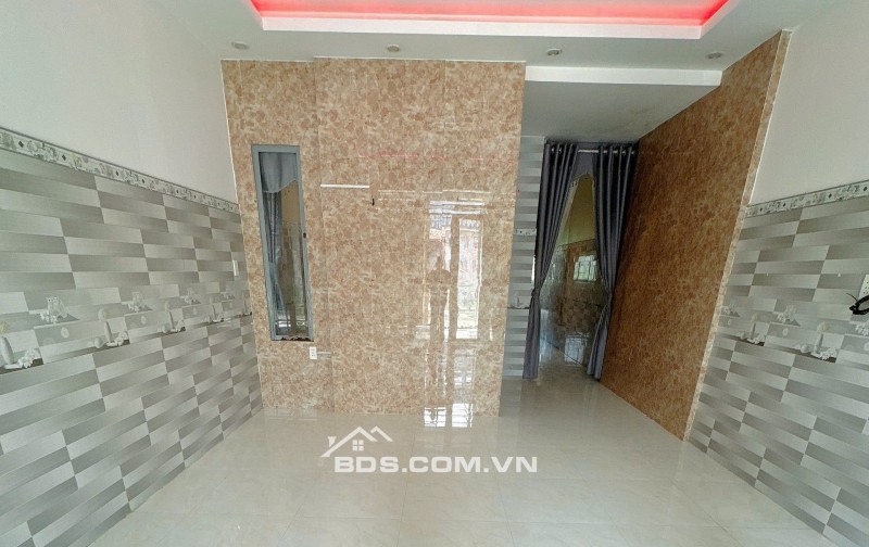 Bán nhà mới xây đường oto phường Phú Tân,giá 1,65 tỷ