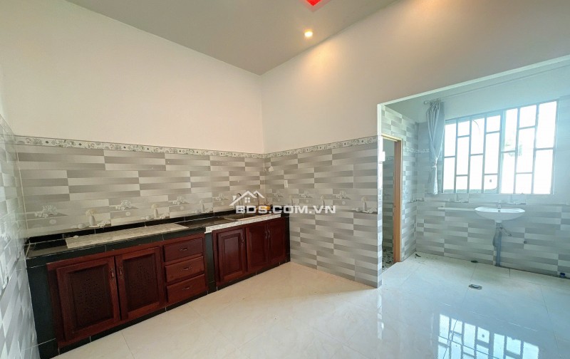 Bán nhà mới xây đường oto phường Phú Tân,giá 1,65 tỷ