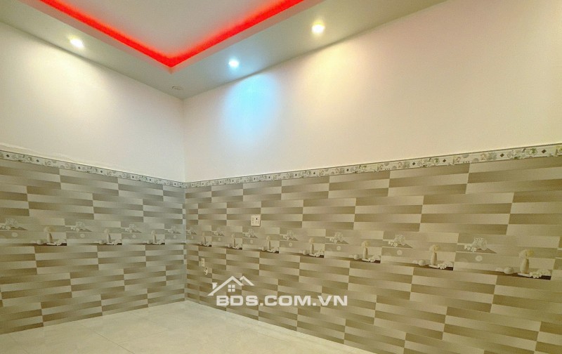 Bán nhà mới xây đường oto phường Phú Tân,giá 1,65 tỷ