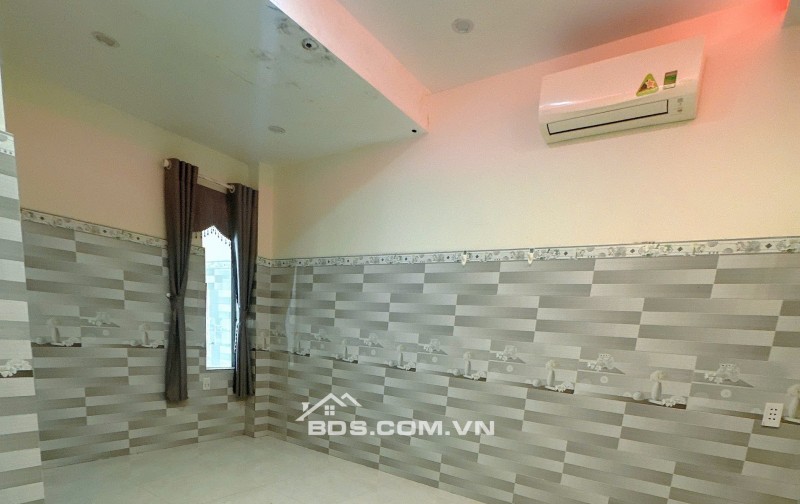 Bán nhà mới xây đường oto phường Phú Tân,giá 1,65 tỷ