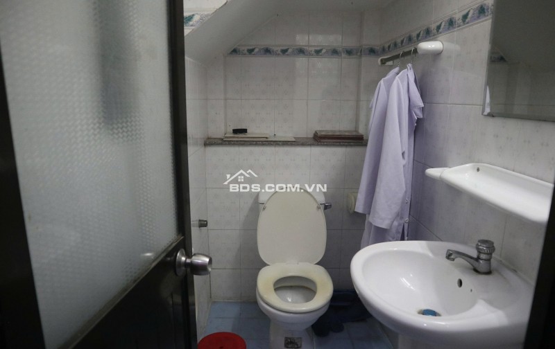 Chính chủ cho nhà mặt tiền số 494 Nguyễn Thái Sơn, Phường An Nhơn (phường 5, Quận Gò Vấp cũ).