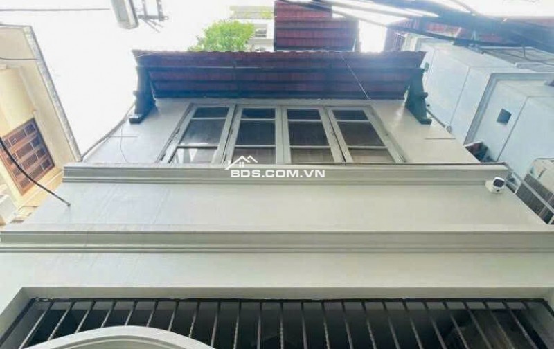 Bán nhà Lạc Long Quân - DT 40M - 5 tầng - Dân xây - ô tô đỗ cổng - 30m ô tô tránh - Gần phố