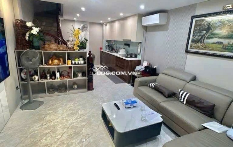 Bán nhà Lạc Long Quân - DT 40M - 5 tầng - Dân xây - ô tô đỗ cổng - 30m ô tô tránh - Gần phố