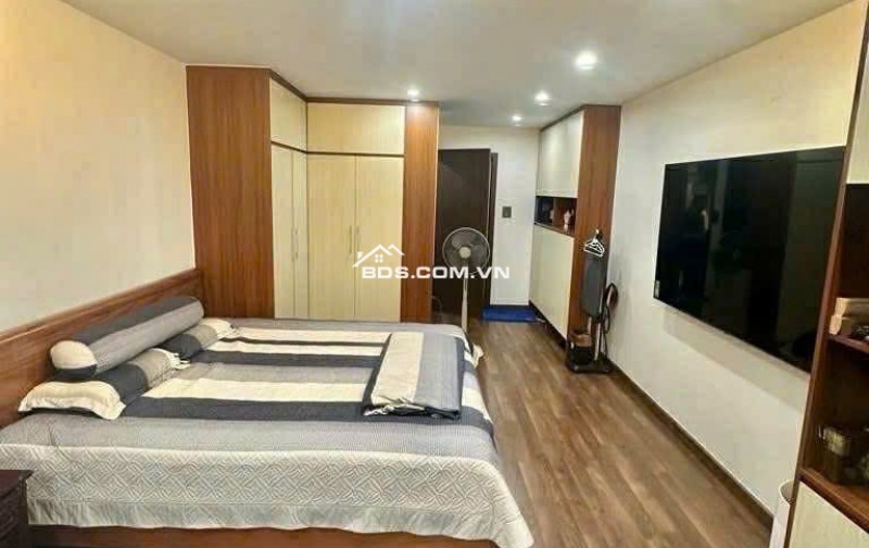 Bán nhà Lạc Long Quân - DT 40M - 5 tầng - Dân xây - ô tô đỗ cổng - 30m ô tô tránh - Gần phố