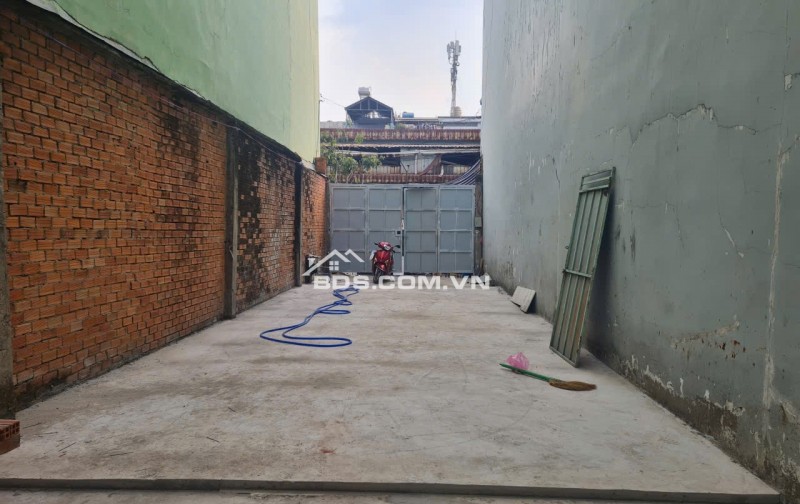 Cho thuê đất mặt tiền đường chợ Bình Hưng Hoà