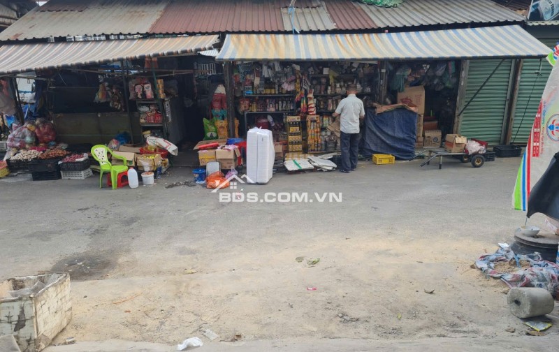 Cho thuê đất mặt tiền đường chợ Bình Hưng Hoà