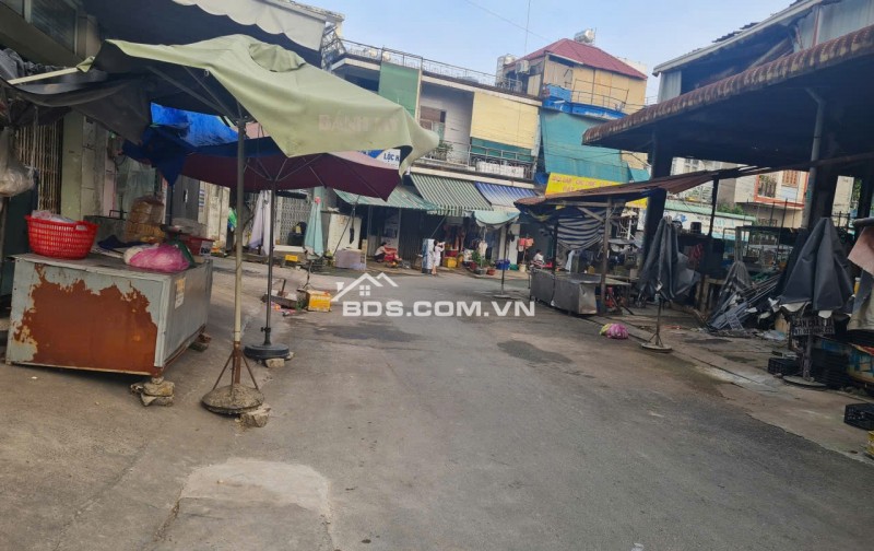 Cho thuê đất mặt tiền đường chợ Bình Hưng Hoà