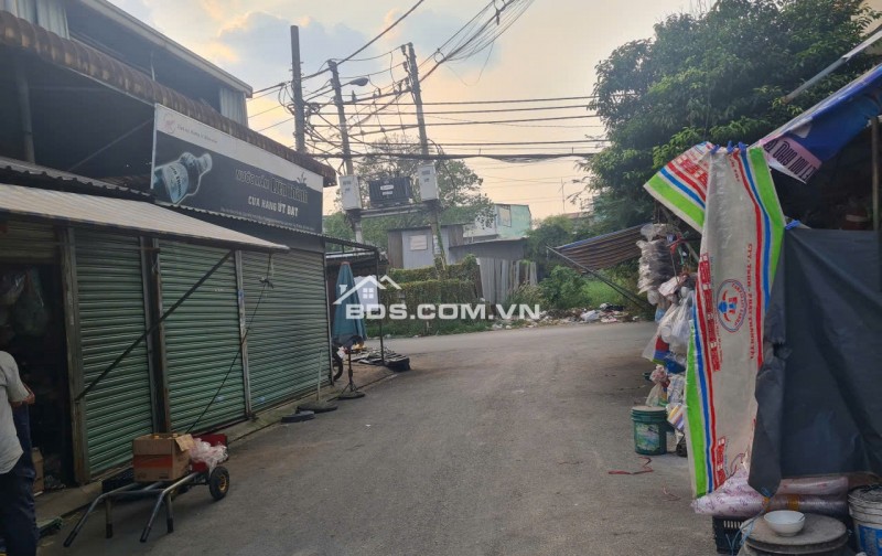 Cho thuê đất mặt tiền đường chợ Bình Hưng Hoà