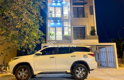 BÁN NHÀ 4.5 TỶ 3 TẦNG 72M2 CÓ SÂN ĐỂ Ô TÔ MẶT ĐƯỜNG KHU ĐỒNG QUÝT