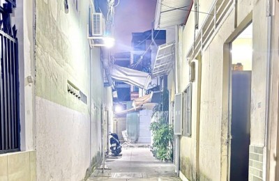 Bán nhà Lạc Long Quân Tân Bình, gần mặt tiền 40m2 2 tầng giá nhỉnh 4 tỷ TL