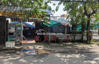 Bán nhà và đất 200m2 mặt tiền đường lớn xã Thới Tam Thôn Hóc Môn