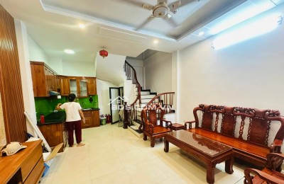 Bán Nhà Lô Góc, Gần Phố, Dương Văn Bé, Hai Bà Trưng 33/41m, 5 tầng, mt 4.6m, giá 8.6 tỷ.