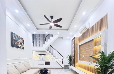 Nhà Đẹp Gần Phố, Tôn Đức Thắng, Đống Đa 30m, 5 tầng, mt 4.3m, giá 8.95 tỷ.