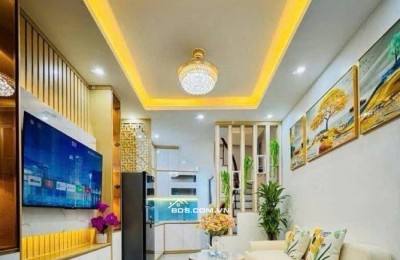 Bán Nhà Phố Hồng Hà, Hoàn Kiếm 22m, 5 tầng, mt 3.3m, giá 6.28 tỷ.