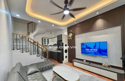Nhà Đẹp Ở Luôn Tân Mai, Hoàng Mai 23m, 4 tầng, mt 3.6m, giá 6.6 tỷ.