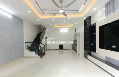 BÁN NHÀ ĐẸP 2.65 TỶ 3 TẦNG 70M2 NGÕ NGẮN ĐƯỜNG GIẢI PHÓNG