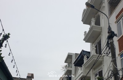 BÁN NHÀ 4.48 TỶ 4 TẦNG 52M2 CÓ GARA Ô TÔ MẶT ĐƯỜNG KHU BÃI VIÊN