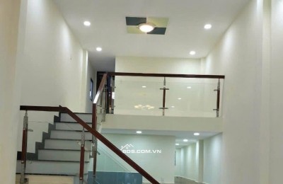 Gấp, gấp, bán nhà chính chủ 1ty800tr,dtich 3,7x17m2, đường Trần Thị Bốc, Hóc Môn