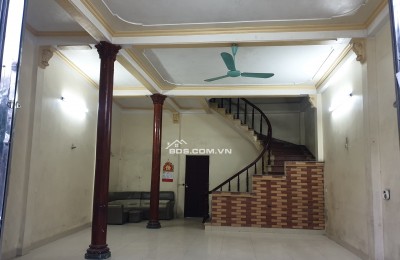 BÁN NHÀ MẶT ĐƯỜNG VŨ HỮU LỢI 2.5 TẦNG 121M2 MẶT TIỀN 5.5M GIÁ 55 TRIỆU/M2