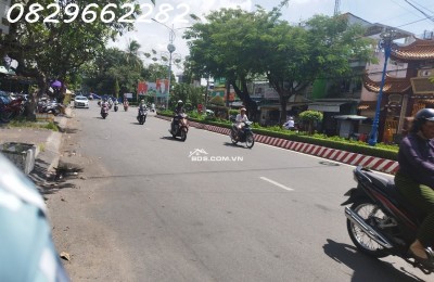 Bán Nhà Mặt Tiền Hùng Vương, P. Sa Đéc, Đồng Tháp 243m2, 3 Tầng, 6PN, Sổ Hồng. Giá 14.5 Tỷ.