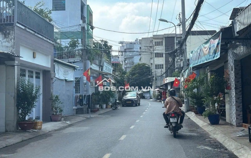 Bán nhà hẻm 108 Phan Huy Ích 70m2(5.4*13m) tặng nội thất mới 100% Sát Emart chỉ 6tỷ