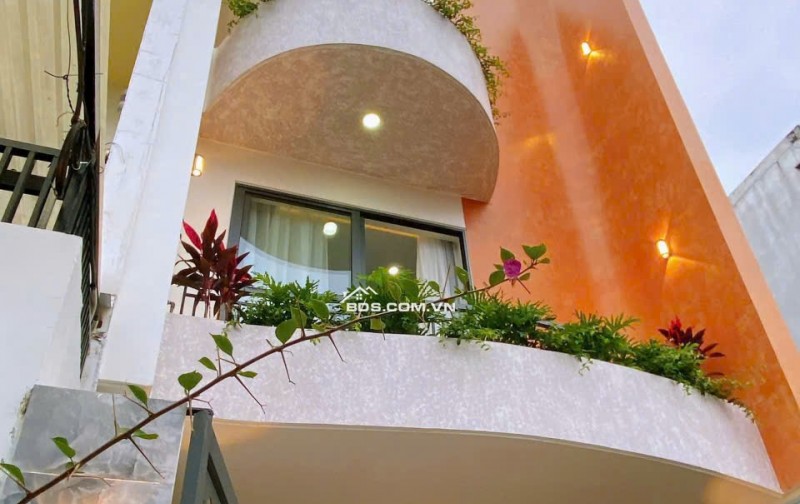 NHÀ 3 TẦNG FULL NỘI THẤT  GẦN BIỂN NGUYỄN TẤT THÀNH, ĐÀ NẴNG