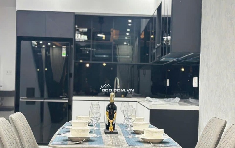 BÁN NHÀ 3 TẦNG 3 MÊ FULL NỘI THẤT MỚI KENG Y HÌNH