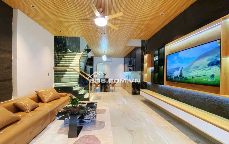 NHÀ 3 TẦNG FULL NỘI THẤT  GẦN BIỂN NGUYỄN TẤT THÀNH, ĐÀ NẴNG