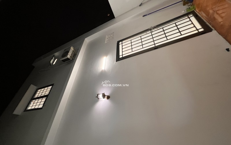 Nhà mới xây tại TP Mỹ Tho1 cách cầu quay 5p chạy xe, có sân đậu ô tô