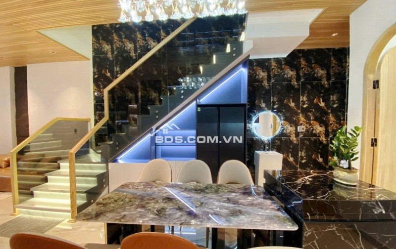 NHÀ 3 TẦNG FULL NỘI THẤT  GẦN BIỂN NGUYỄN TẤT THÀNH, ĐÀ NẴNG