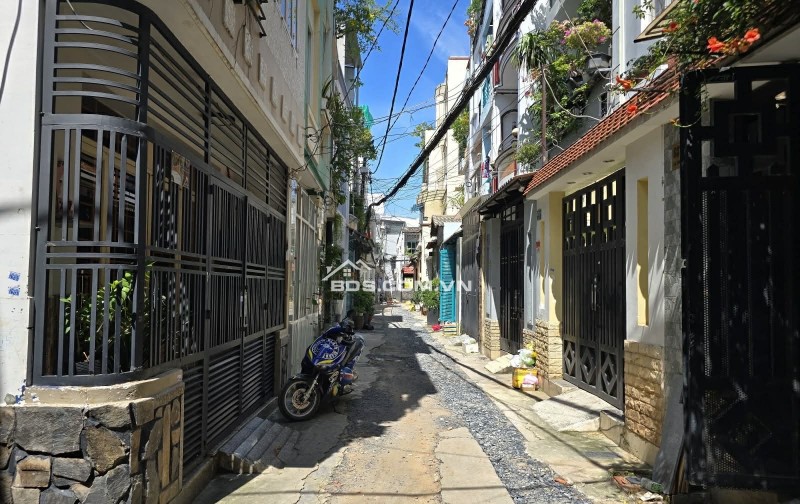 Bán nhà hẻm 4m Lạc Long Quân Tân Bình, 4x13.5m 3 tầng mới giá 6 tỷ 5 TL