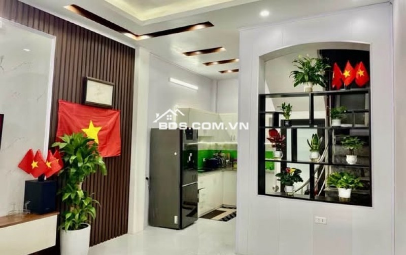 BÁN NHÀ ĐẸP 2.33 TỶ 3 TẦNG 45M2 ( HƯỚNG ĐÔNG ) KHU BÃI VƯỢT