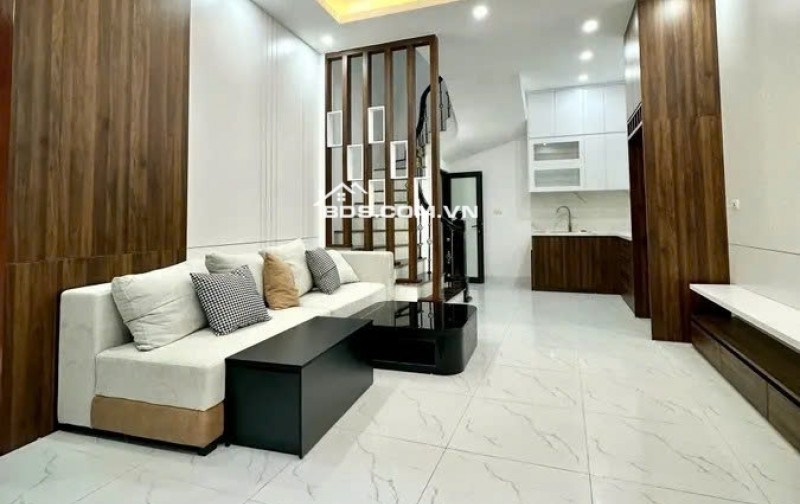 !: LÔ GÓC - NGÕ 3 GÁC - GẦN PHỐ  Bán nhà Đống Đa