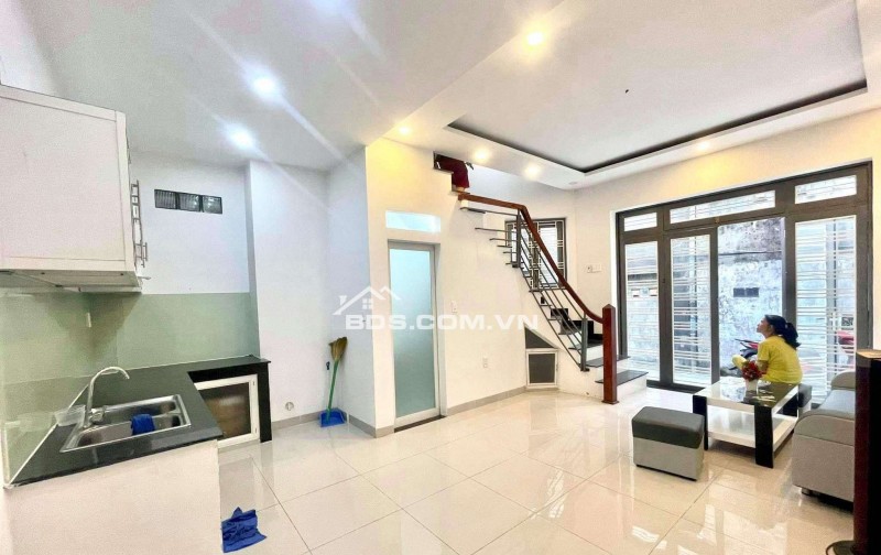 Bán nhà đẹp 4 tầng Lạc Long Quân Quận 11, 4PN dòng tiền 12tr/tháng giá 4.xx tỷ