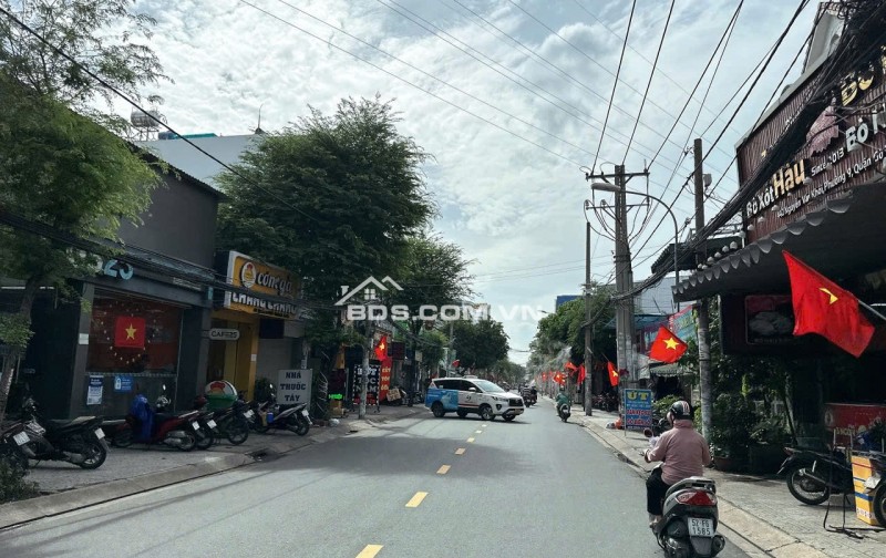 Cần bán GẤP NHÀ hẻm 220 Nguyễn Văn Khối ngang 10.2m 235m2 tiện xây BT ngay Làng Hoa 24 tỷ