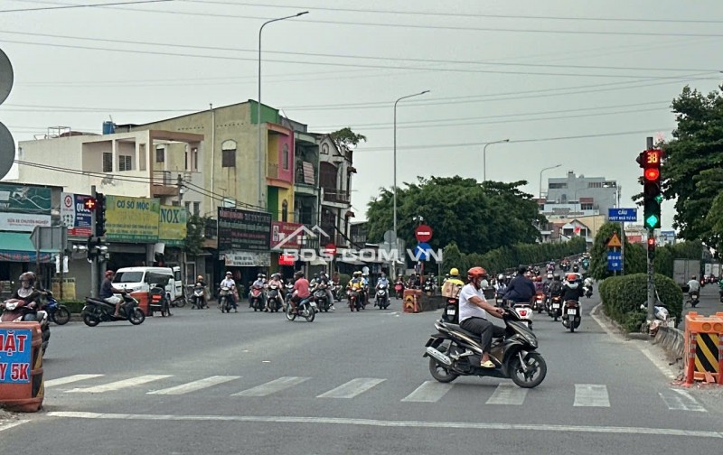 Ngộp Bank chỉ 38 tỷ có Tòa nhà 6 tầng MT Hà Huy Giáp Q12 ngang 14m 280m2 ngay NGÃ 4 GA.