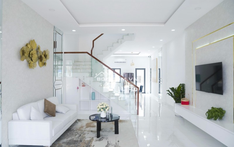 2,5 tỷ sở hữu nhà phố TP.HCM sổ riêng – Mặt tiền đại lộ, khu compound khép kín 2,5 TỶ – BẠN CHỌN GÌ?