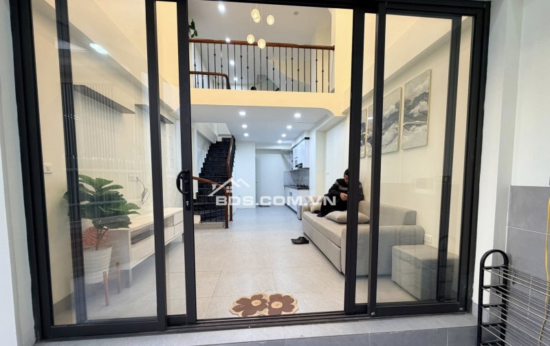 BÁN NHÀ CẦU GIẤY NGÕ THÔNG ĐẸP KHÔNG TÌ VẾT 36M 5 TẦNG LÔ GÓC 9.1 TỶ