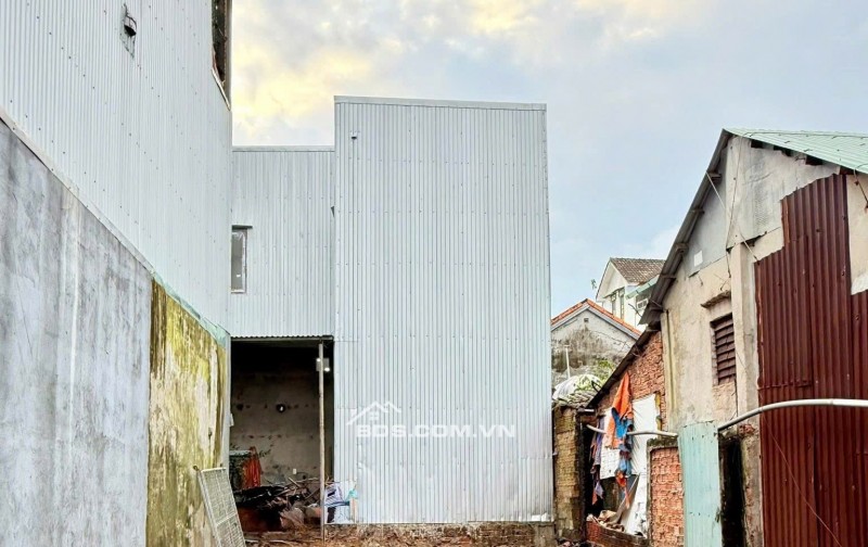 Đất kiệt Ô TÔ tải K05 Nam Cao . Gần chợ Hoà Khánh , kiệt thông tứ hướng