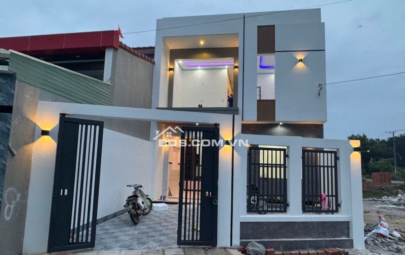 Cần tiền bán gấp mặt tiền đường nhựa 1 lầu 1 trệt mới xây chưa ở TT Long Điền, BRVT